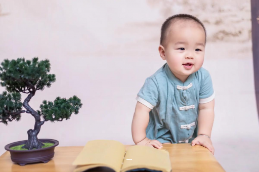 信阳宝宝抓耳朵是什么原因